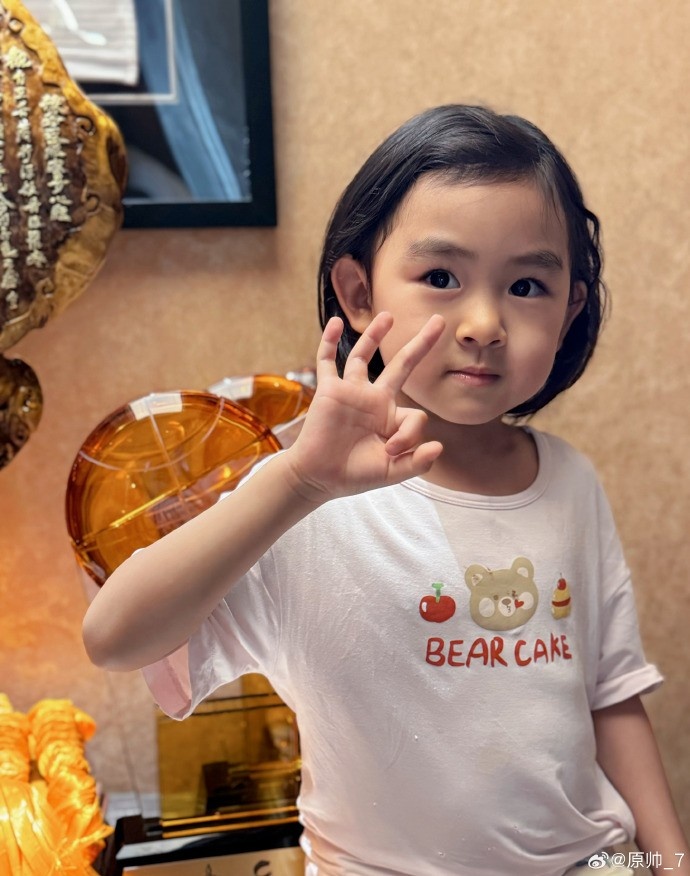 三分大賽三冠王！原帥曬三冠獎杯：完成了女兒給安排的任務(wù)！