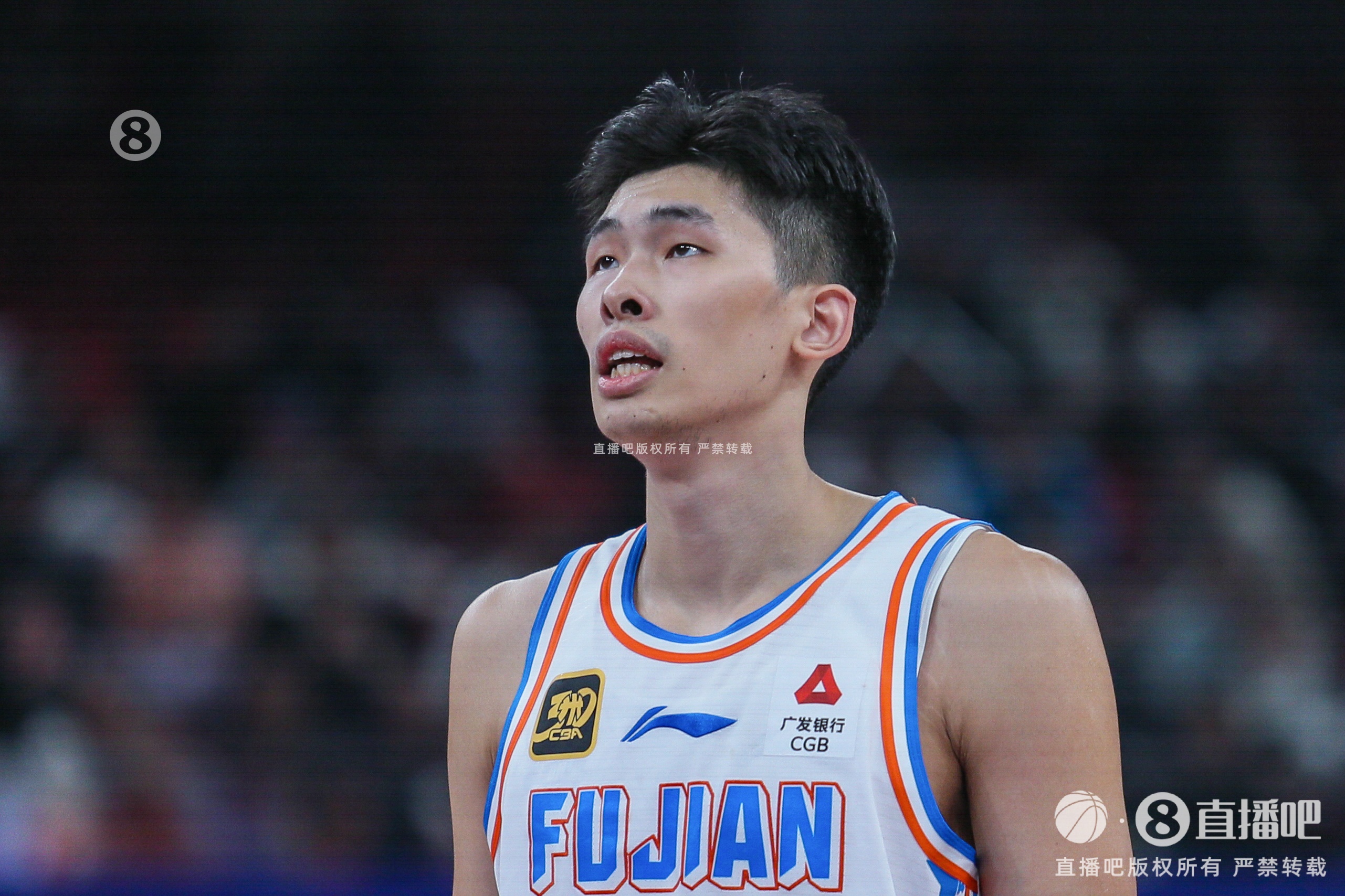 拼盡全力！鄒陽(yáng)打滿48分鐘14中7拿到25分5板3斷2帽 三分10中5